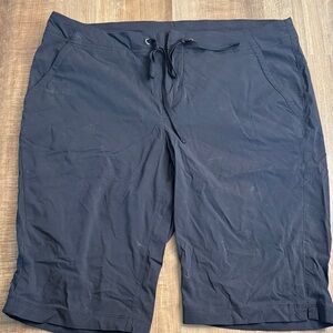 Columbia Women's Black Shorts